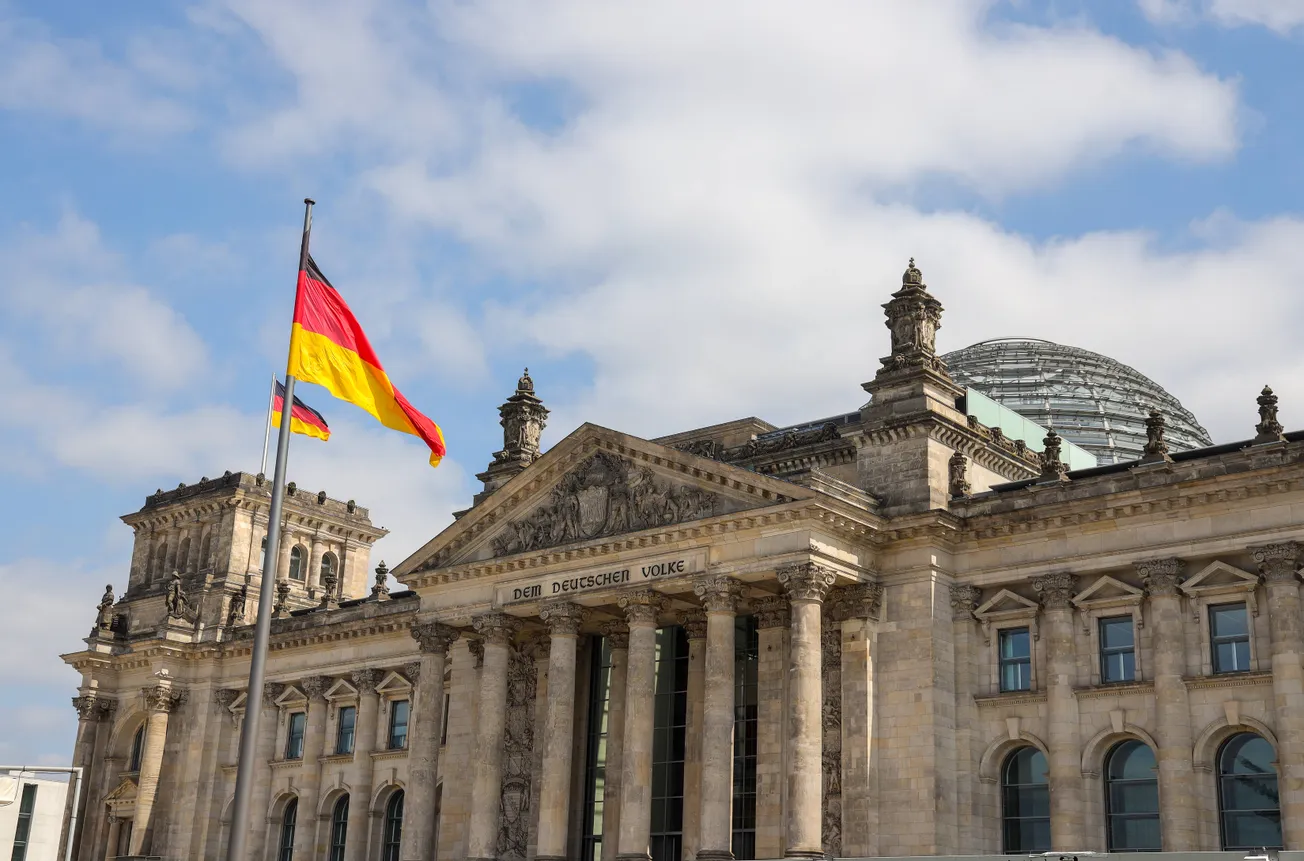 Hitzige Sondervermögen-Anhörung? + Neue Arbeitslosenzahlen