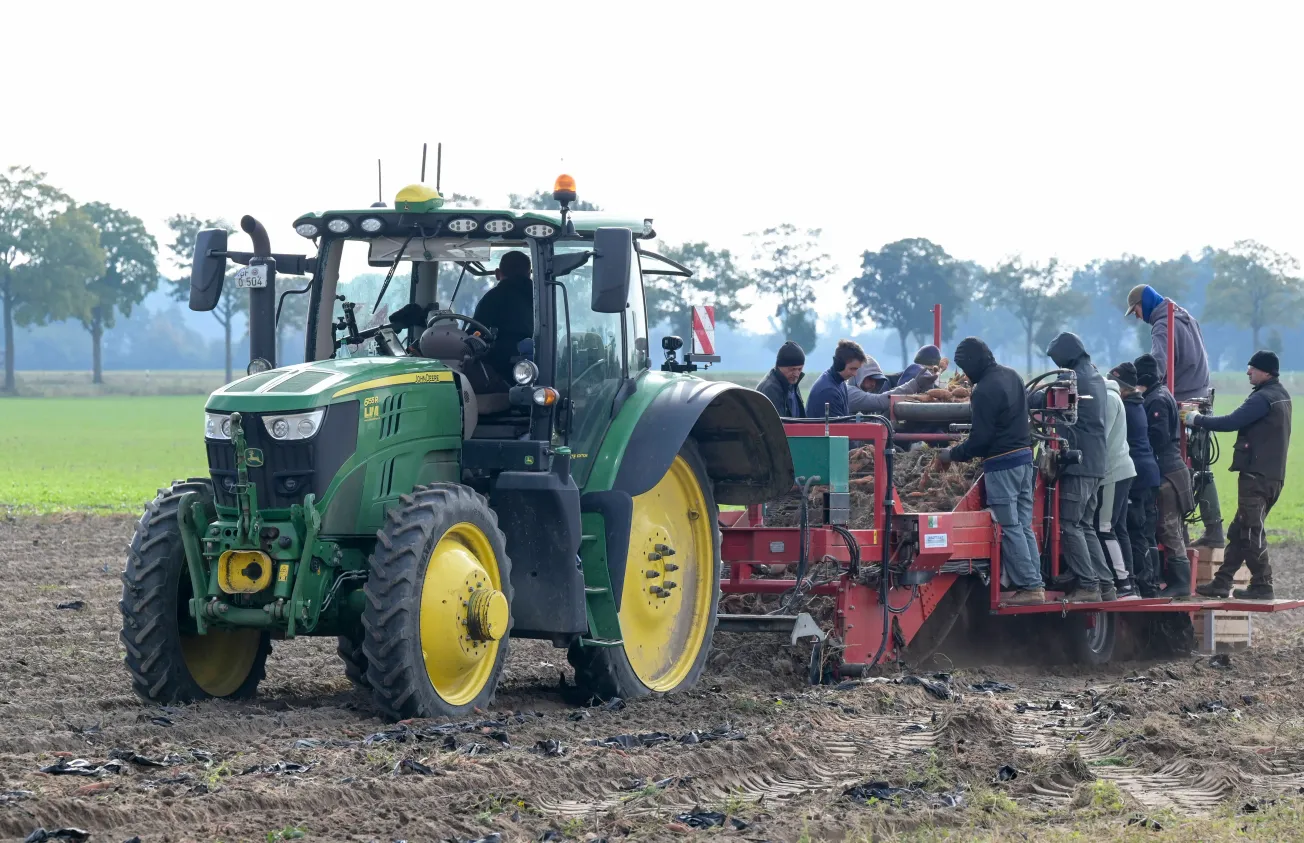 Die Migrationspolitik spaltet die Arbeiterinnen und Arbeiter