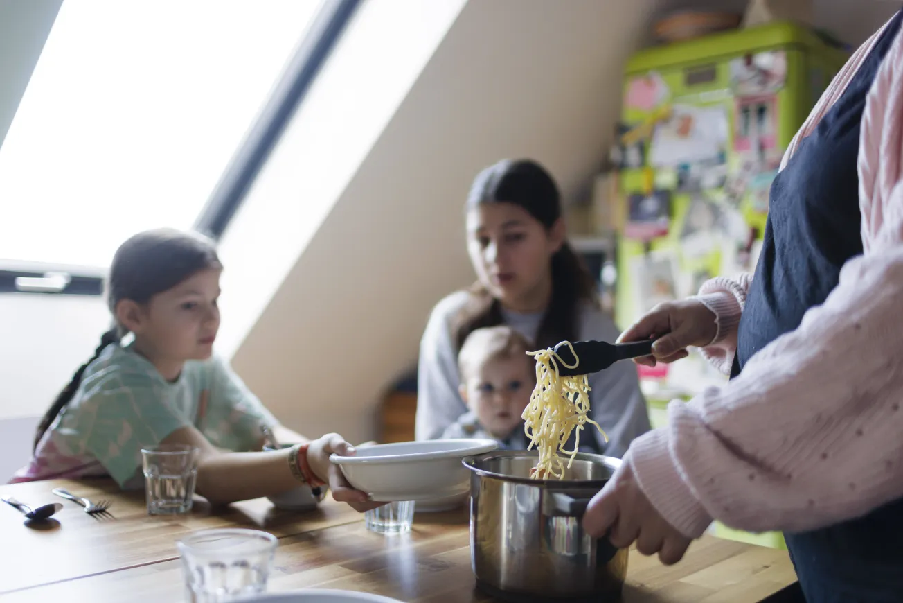 Alleinerziehende sind trotz Vollzeitjob oft armutsgefährdet