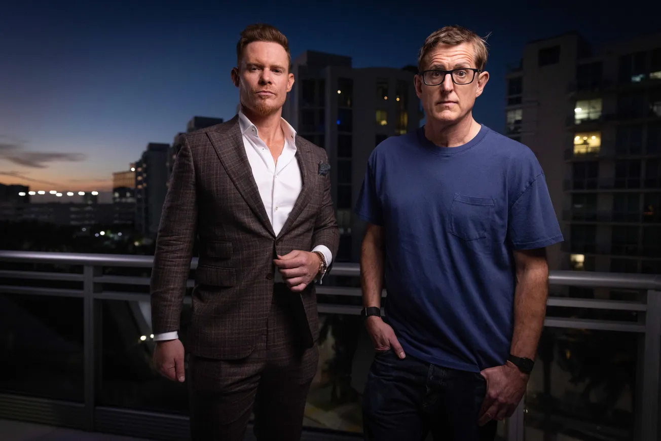 Der Influencer Justin Waller (l) und Journalist Louis Theroux (r). Credit: IMAGO/ZUMA Press