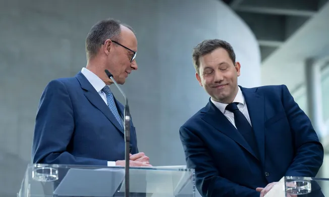 Grüne Schuldenpläne + hitzige Haushaltsdebatte + stockende Tarifverhandlungen