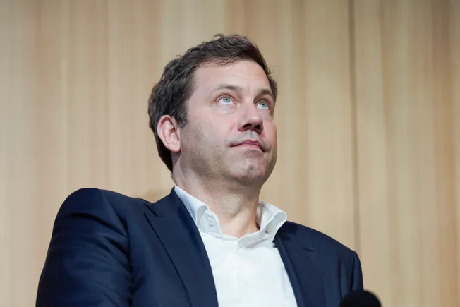 Wer wird SPD-Überraschungsminister? + Merz’ Kanzlerwahl + Wird der FED-Chef gefeuert?