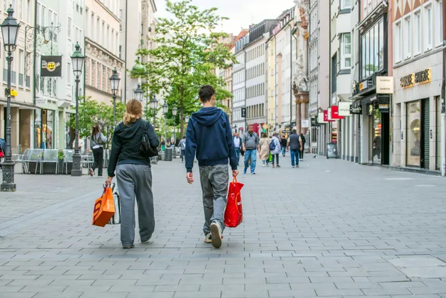 Neue Wirtschaftsdaten: Leichte Erholung, Nachfrage weiter zu niedrig