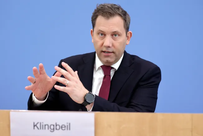 Haushalt 2025: Mehr für Verteidigung, weniger für Humanitäre Hilfe