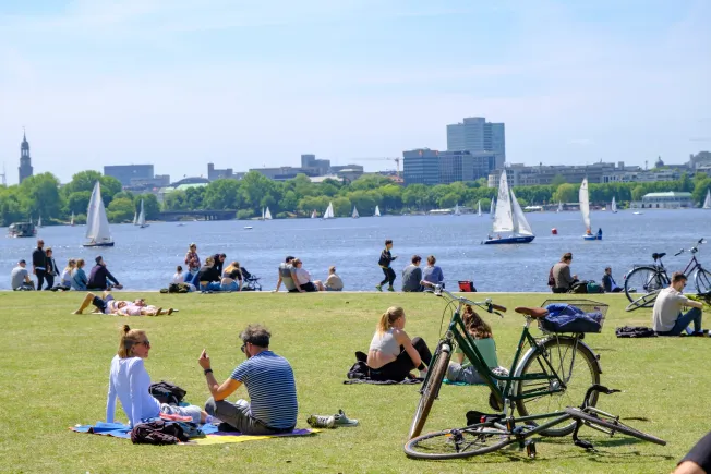 Feiertage streichen? Ein neuer Frontalangriff auf Arbeitende