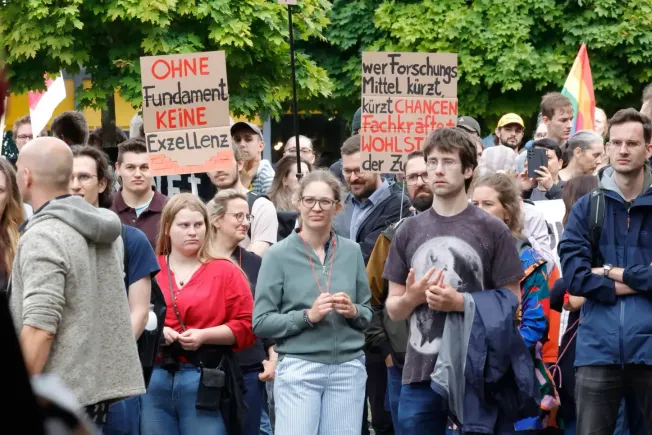 Austerität an der Uni: Bei Studierenden und der Lehre wird gekürzt
