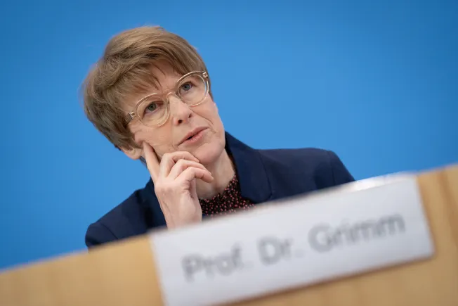 Wirtschaftsweise will Soziales kürzen und den Reichtum pflegen