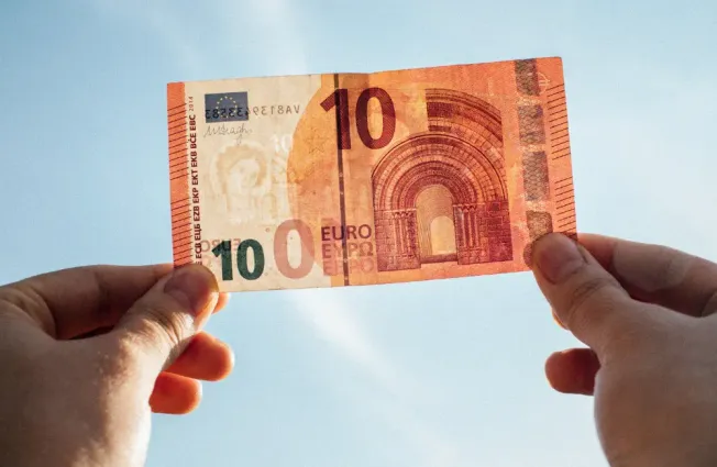 Studie: 16,60 Euro pro Stunde wären das Minimum für ein gutes Leben