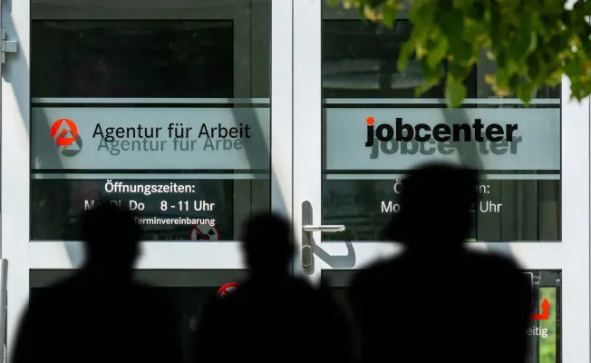Keine Jobs für junge Menschen: KI oder Konjunktur?