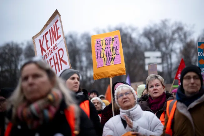 Gewalt gegen Frauen: Der Sozialabbau verschärft das Problem