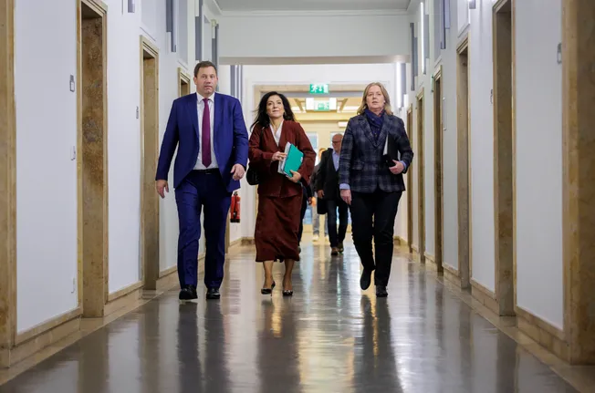 Machtkampf um den Jahreswirtschaftsbericht + Generalstreik gegen Trump? + Sitzungswoche