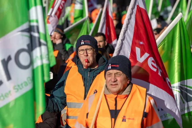 Tarifkonflikt: Beschäftigte wollen mehr als »Trostschnaps«