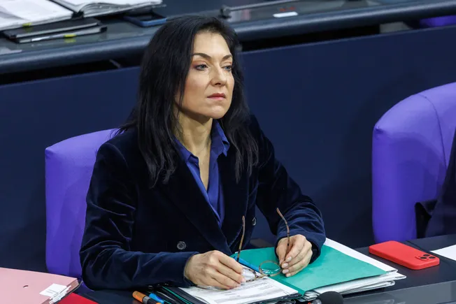 Sondersitzung mit Ministerin Reiche wegen Gasmangel + CDU-Parteitag: Wird es noch neoliberaler? + Hanau-Gedenktag – Sparen bei den Opfern?